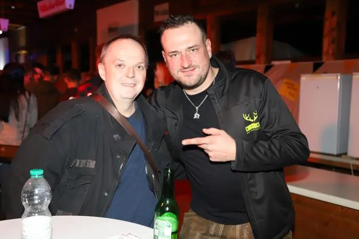 Extra aus BRD-Freiburg ist Jochen Hämmerle (am Foto Links) wegen Nathalie Holzner angereist!