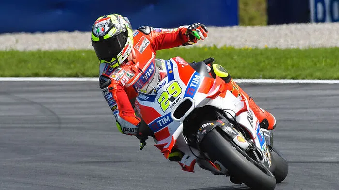 Andrea Iannone startet am Sonntag von der Pole Position