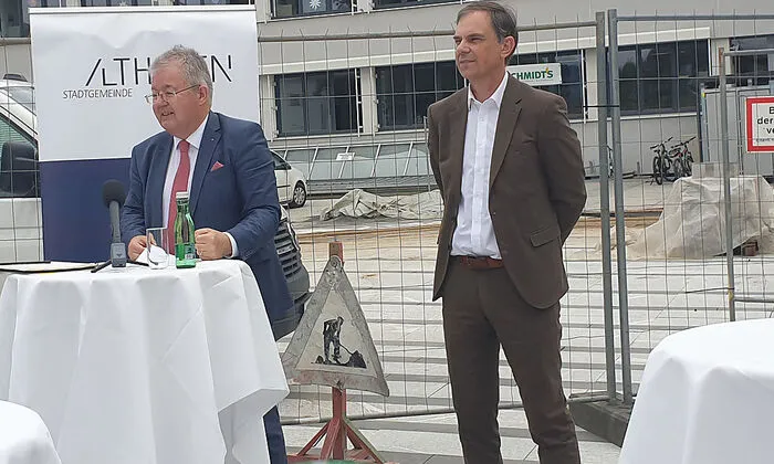 Walter Zemrosser und Stadtamtsdirektor Hubert Madrian bei der Pressekonferenz