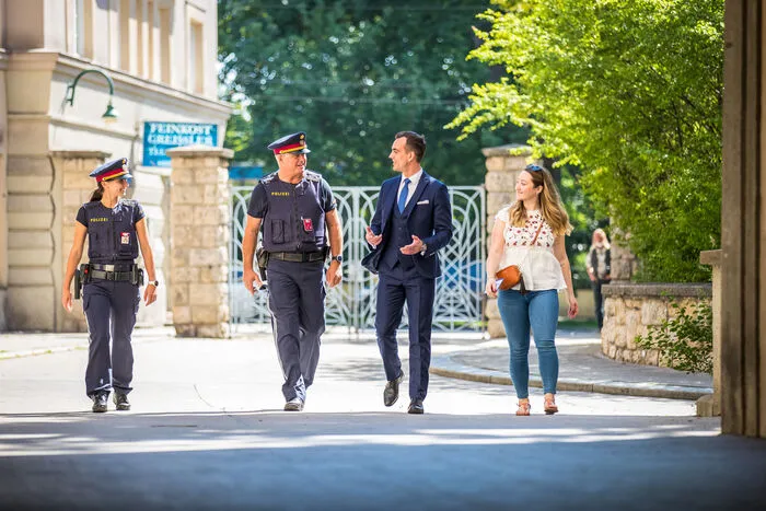 Laut aktuellem APA/OGM-Vertrauensindex (2022) steigt das Vertrauen in die Polizei seit 2018 kontinuierlich