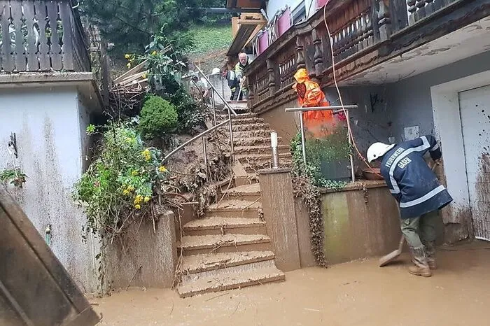Bereits zum fünften Mal ging heuer ein schwere Unwetter über Gasen nieder: Diesmal mussten Häuser evakuiert und ein Teilstück der L104 gesperrt werden. Der Schaden geht in die Millionen.