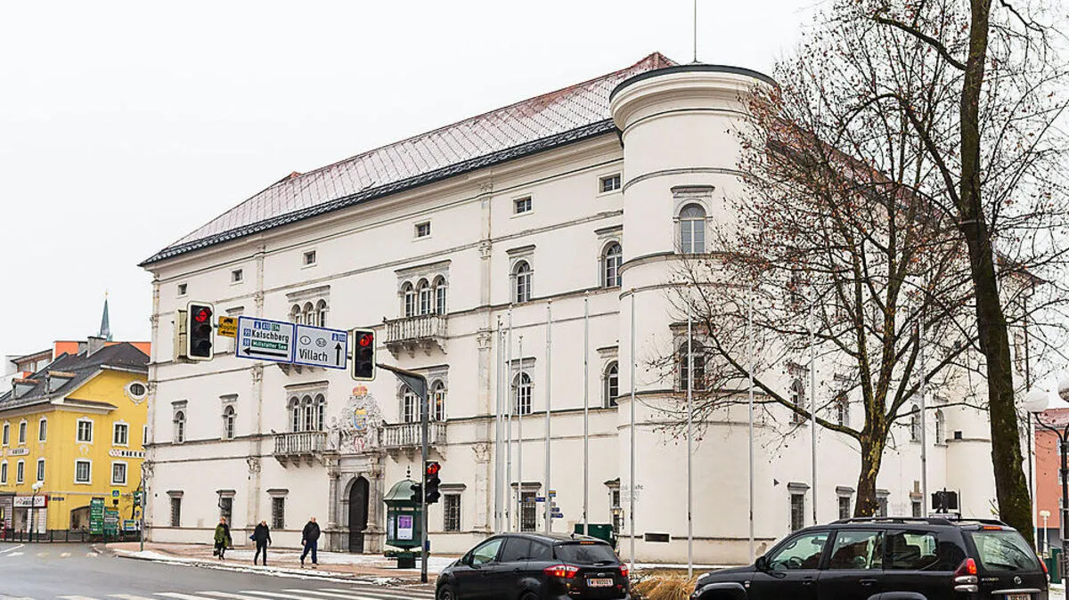 Tourismusbüro und Ensemble:Porcia Kartenbüro befinden sich beide im Schloss Porcia