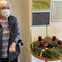 Erna Dworschak hat elf Jahre in einer Gärtnerei gearbeitet, fürs Heim bindet sich nun jährlich den Adventkranz 