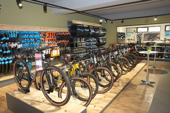 Großes Angebot auf 850 Quadratmetern in der Spittaler Bahnhofstraße - der neue Bike-Shop der Firma More. 