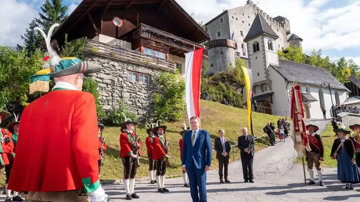 Mit einem landesüblichen Empfang wurde der Festakt begonnen