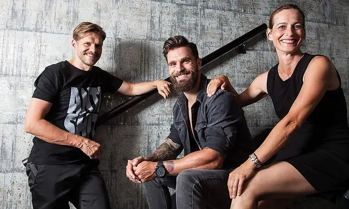 Norbert (links) und Melanie Grabnegger mit Modell 