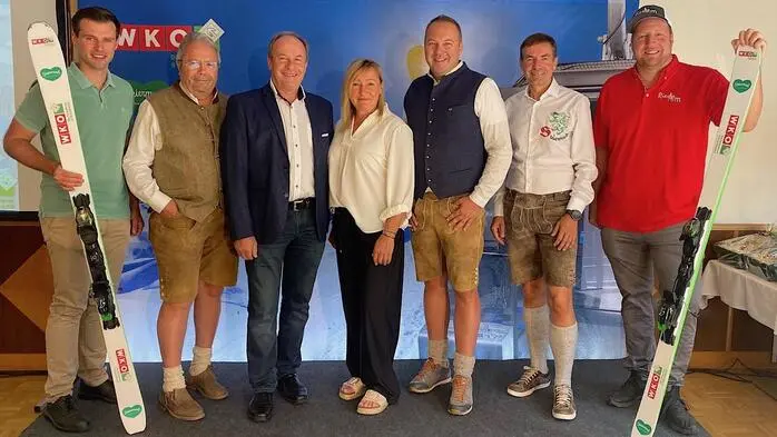 Klaus Moitzi, Nationalrat und WKÖ-Fachverbandsobmann Seilbahnen Franz Hörl, Steirerski-Präsidentin Renate Götschl, Fachgruppenobmann Daniel Berchthaller, Fachgruppengeschäftsführer Oliver Käfer, Patrick Stocker (Skigebiet Rieseralm).