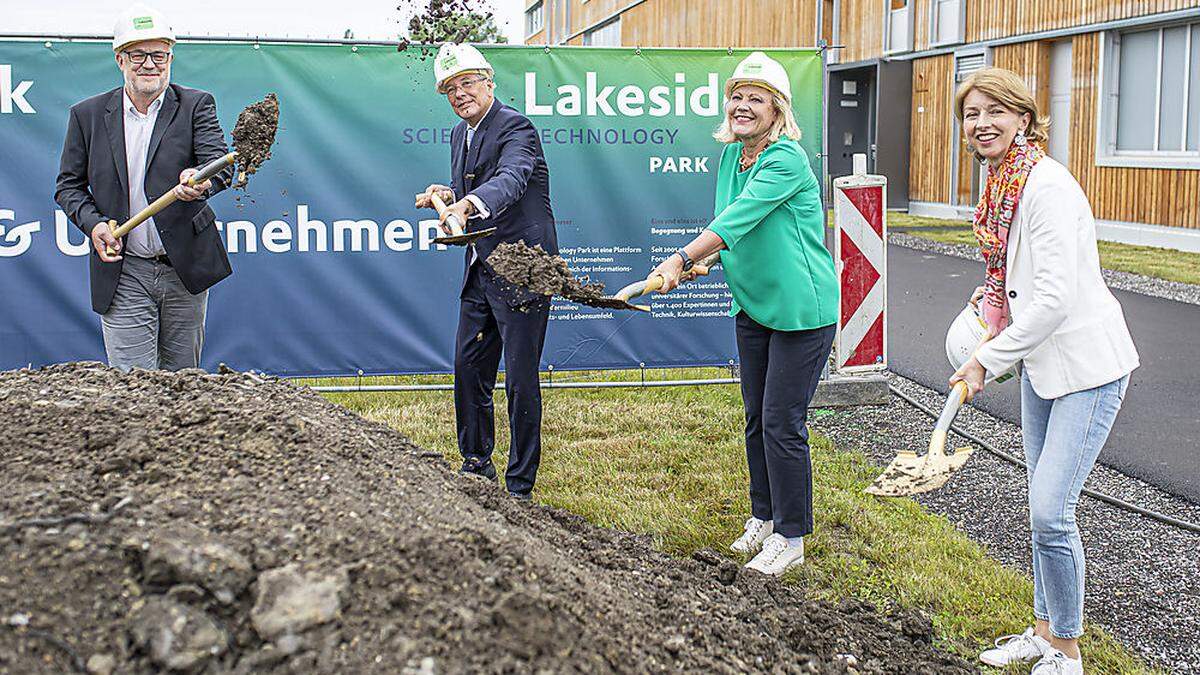 LH Dr. Peter Kaiser, LH Stv. Dr. Gaby Schaunig, Bgm. Dr. Maria-Luise Mathiaschitz, Lakeside Park GF Mag. Hans Schönegger