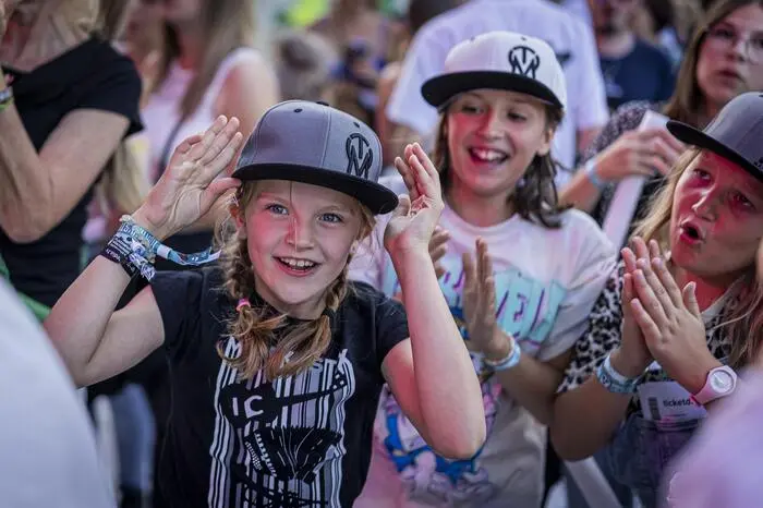 4000 Fans waren live dabei.
