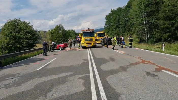Bei einem schweren Unfall am Montag sind auf der B317 vier Menschen ums Leben gekommen.