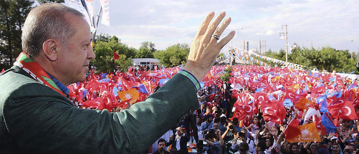 Kann Präsident Recep Tayyip Erdogan die überraschend vorgezogenen Neuwahlen für sich entscheiden?