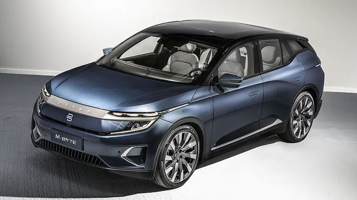 Das chinesische Elektro-Start-up Byton nutzte die heuer schwach besetzte Bühne der Autoshow in Frankfurt für die Premiere ihres ersten Modells, das auch in Europa auf den Markt kommen soll – und zwar 2021 zu einem Kampfpreis ab rund 45.000 Euro. Die Bestellbücher für den M-Byte sollen bereits 2020 öffnen.
