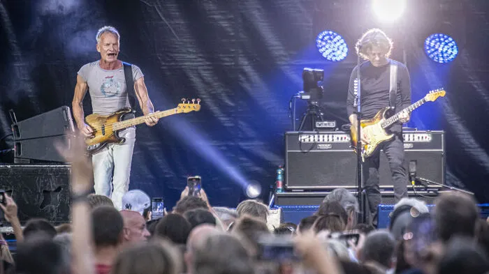 Sting begeisterte im Wörthersee Stadion - und war musikalisch so exzellent, dass er gerne länger spielen hätte dürfen.