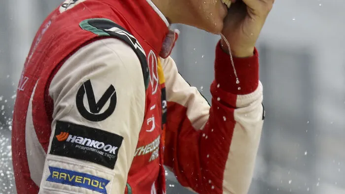 Mick Schumacher ist der Mann der Stunde in Spielberg. Hier Jubelbilder des 19-jährigen Deutschen.