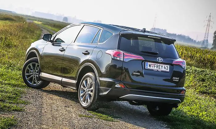 Der Kofferraum des RAV4 fasst bis zu 1633 Liter