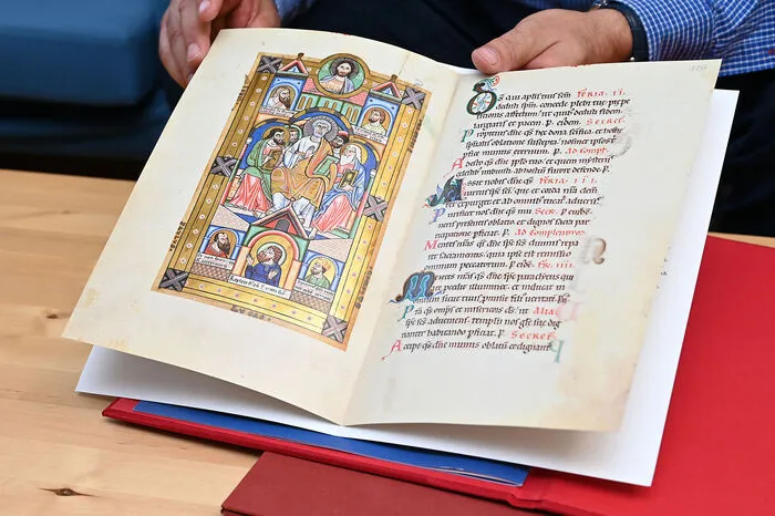 Ebenfalls faksimiliert wurde von Platinium, der Marke von Styria Print in Gratkorn, das "Stammheimer Missale" aus dem 12. Jahrhundert.