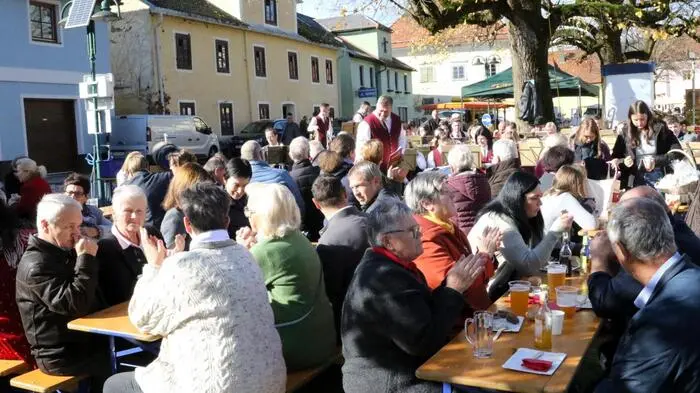 Wenn seit über 100 Jahren in Grades Ende Oktober alljährlich das Wolfgangi-Fest über die Bühne geht, bleiben die Besucher nicht aus. Auch am Wochenende war Marktstimmung angesagt.