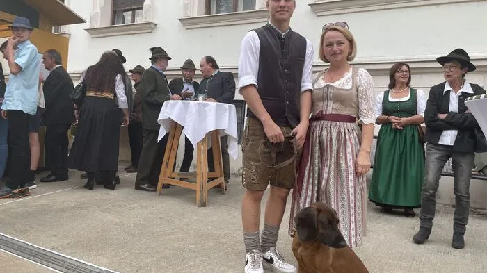 Viele Besucherinnen und Besucher, vor allem aus der Jägerschaft, kamen zur Ausstellungseröffnung nach Gleisdorf.