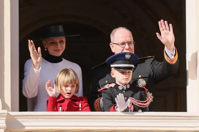 Albert und Charlene mit den Kindern