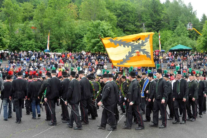 Heuer wird am 16. Juni, dem Dreifaltigkeitssonntag nach Pfingsten, dieser letzte vollständig überlieferte Männerkettentanz in Mitteleuropa von den Hüttenberger Reiftänzern präsentiert.