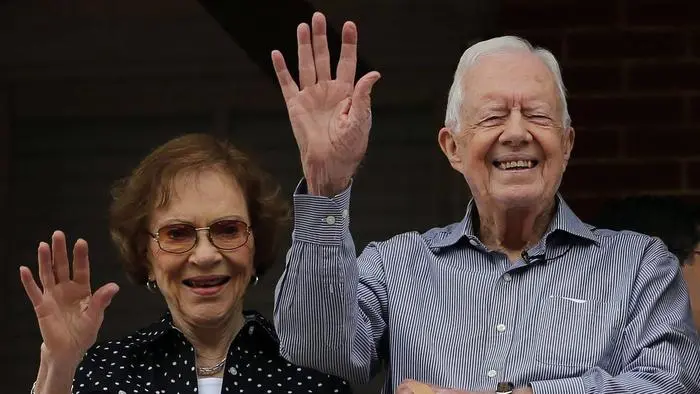 July 1, 2024: Former President Jimmy Carter, right, and first lady Rosalynn Carter wave to a beauty queen during the Peanut Festival on Sept. 26, 2015, in Plains, Georgia. The former president has been in hospice care since February 2023. Rosalynn Carter passed away in November. - ZUMAm67_ 20240701_zaf_m67_016 Copyright: xBenxGrayx