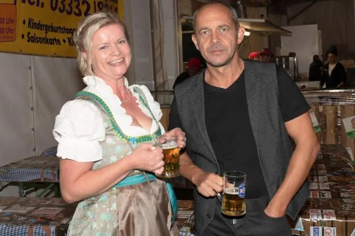 Als Höhepunkt des Abends war Schlagerstar Jürgen Drews aus Mallorca angereist und steigerte die Stimmung unter den vielen Besuchern