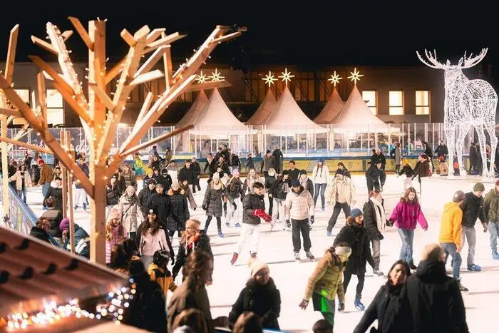 Die Winterwelt lädt zum Eislaufen ein