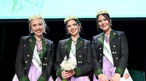 Frisch gekrönt: Katharina Thomanek, Narzissenkönigin Lisa Weinhandl und Isabella Kain