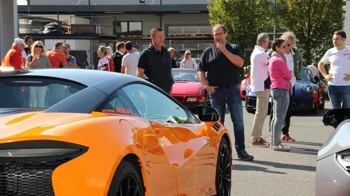 Im Rahmen der Veranstaltung „100.000 PS im Dorf“ trafen sich wie schon in den letzten Jahren die Supersportwagen vor der Abfahrt nach Geistthal im Bereich der Firma Wikotech in Söding zum gemeinsamen Brunch.