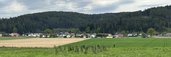 Die Belastung sei lokal unterschiedlich – besonders kritisch sei die Situation laut der Bürgerinitiative im unteren Moos, wo sich mehrere Lärmquellen überlagern 