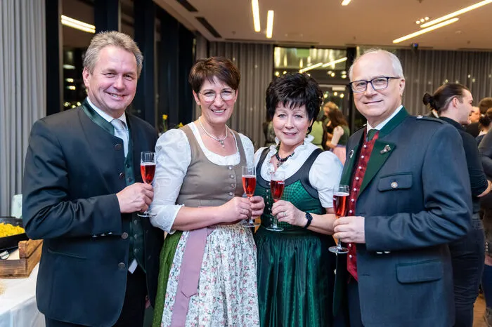 Landwirtschaftskammer-Chef Franz Titschenbacher mit Gattin Ulrike, Agrarlandesrat Hans Seitinger mit Gattin Anni