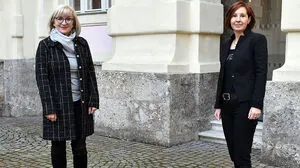 Bildungslandesrätin Beate Palfrader und Soziallandesrätin Gabriele Fischer
