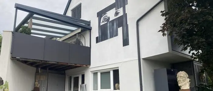 Jeder, der Künstlerin Roswitha Dautermann besucht, wird von einem Augenpaar begrüßt