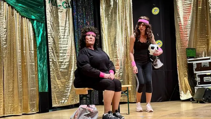 Jutta Merlin und Angelika Isopp in „Dick und dünn“