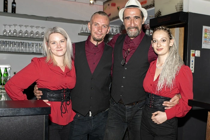 Schon am Eröffnungstag gab es einen regen Besucherstrom und auch Bürgermeister Marcus Martschitsch gratulierte Tösch und seinem Team zur Bereicherung der lokalen Szene.