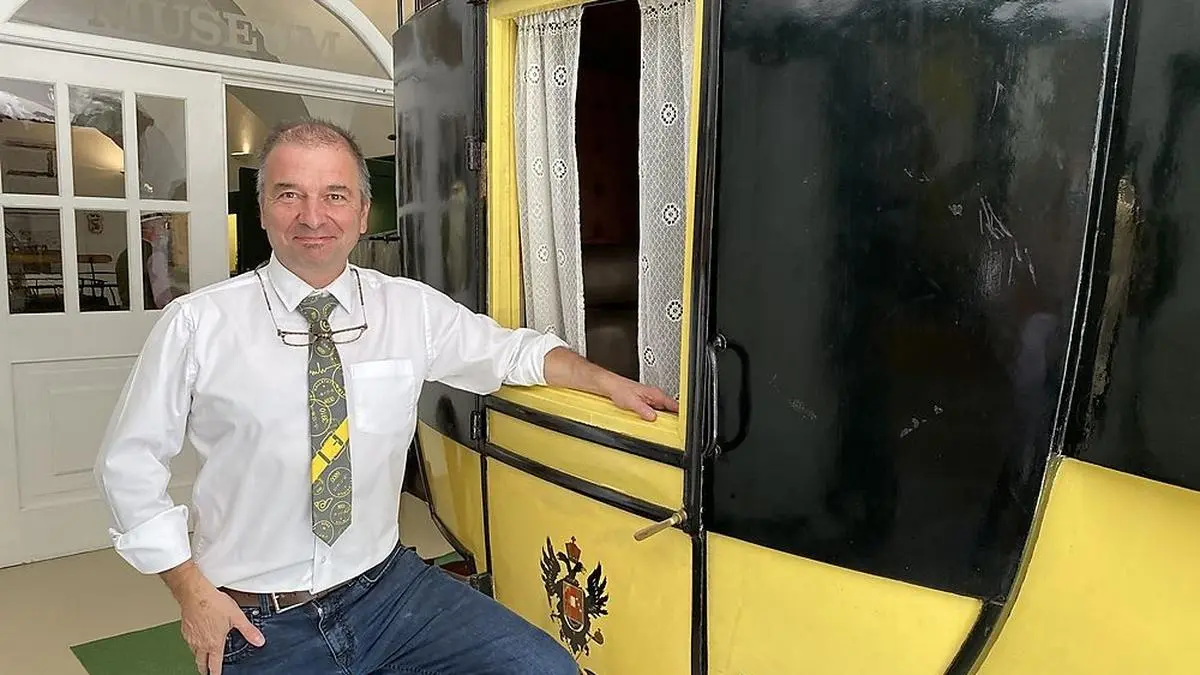 Fritz Schwaiger, Leiter des Post- und Telegraphenmuseums in Eisenerz, freut sich mit seinen Mitstreitern über das Gütesiegel