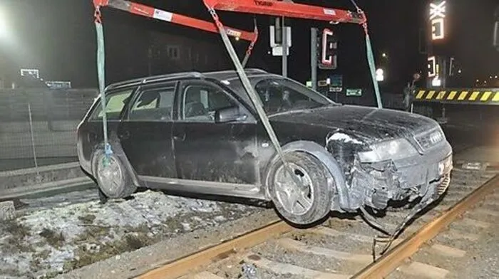 Aufwendige Gleisbergung in der Nacht
