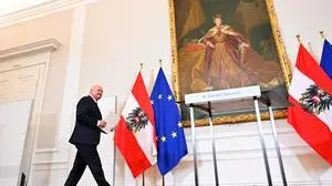 ABD0125_20251126 - WIEN - ÖSTERREICH: Bundeskanzler Christian Stocker (ÖVP) am Mittwoch, 26. November 2025, im Rahmen einer Pressekonferenz zum Thema "Weitere Umsetzungsschritte der Bundesregierung" im Bundeskanzleramt in Wien. - FOTO: APA/HANS KLAUS TECHT