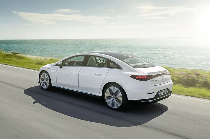 Die Lithium-Ionen-Batterie hat einen nutzbaren Energieinhalt von 90 kWh, die einen Aktionsradius von bis zu 660 Kilometern ermöglichen soll.