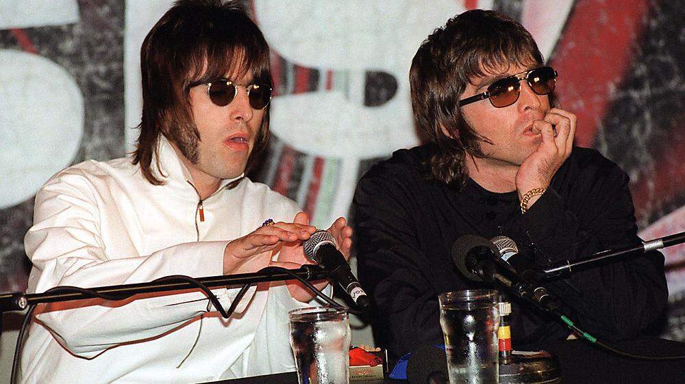 Liam (links) und Noel Gallagher zu Zeiten, als Oasis noch aktiv waren (1999)