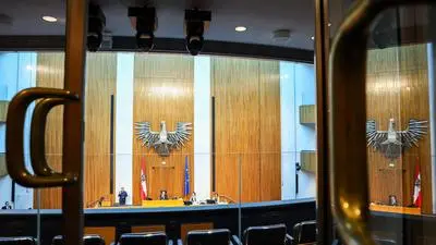 ABD0057_20251211 - WIEN - ÖSTERREICH: ++ THEMENBILD ++ Illustration zu den Themen Nationalrat/Parlament/Demokratie. Im Bild: Blick in Richtung Sitzungssaal, aufgenommen am Donnerstag, 11. Dezember 2025, im Rahmen einer Sitzung des Nationalrats im Parlament in Wien. - FOTO: APA/TOBIAS STEINMAURER