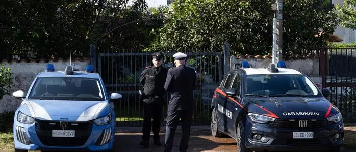 Der Tatort: Carabinieri vor dem Haus Ranuccis nach dem Anschlag.