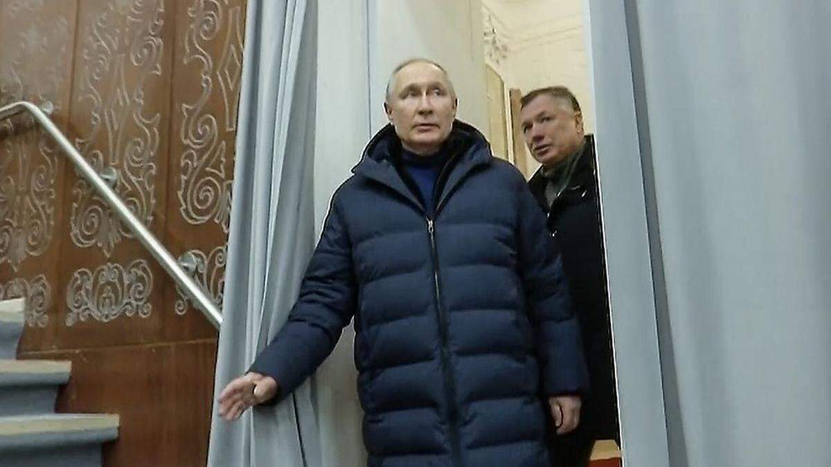 Der russische Präsident Wladimir Putin bei seinem Besuch in Mariupol