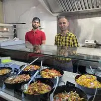 Mosa Sakha und Muhammad Omar Fakiri bieten mit „Pronto Bowls“ asiatische Spezialitäten in Leoben an