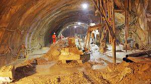 Der Wassereinbruch beschäftigt die Tunnelbauer seit fast zwei Wochen Tag und Nacht