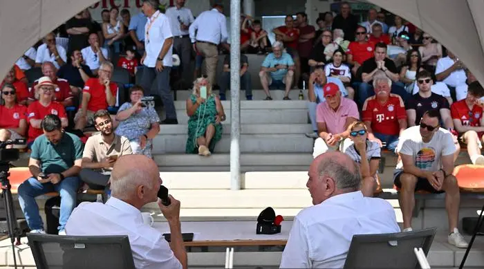 21.07.2024 - SV Seligenporten SVS - 75 Jahre im Kloster - Frühschoppen mit Uli Hoeneß - / - Impression - Carlo Karlheinz Wild  Journalis Moderator  Uli Hoeneß Hoeness  Ehrenpräsident FC Bayern München  *** 21 07 2024 SV Seligenporten SVS 75 years of sport in the monastery Morning pint with Uli Hoeneß Impression Carlo Karlheinz Wild Journalis Moderator Uli Hoeneß Hoeness Honorary President FC Bayern Munich