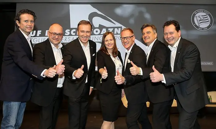 Der Sturm-Vorstand mit Wolfgang Nusshold, Michael Münzer, Christian Jauk, Susanne Gorny, Peter Schaller, Gerhard Steindl and Michael Vollmann