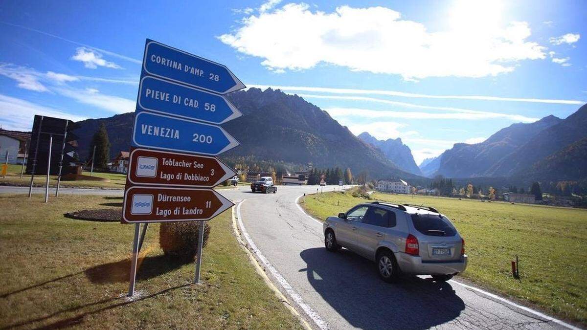 Von Toblach über Cortina nach Venedig muss man 200 Kilometer zurücklegen. Die Autobahn beginnt erst nach 90 Kilometern