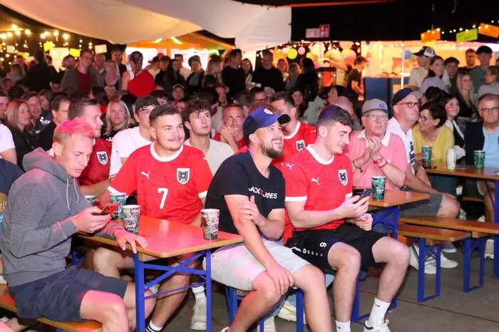 Als Fußballfans gesichtet wurden unter anderen Manfred Mitterdorfer, Vater des ÖFB-Präsidenten Klaus Mitterdorfer, Humanomed Althofen-Verwaltungsleiter  Markus Terkl sowie der Althofener Polizeichef Alexander Benedikt. 