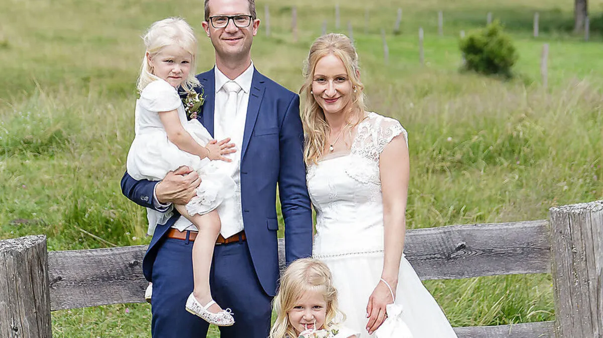 Hanspeter Schriebl und Sandra Walzl mit Nina und Lena 